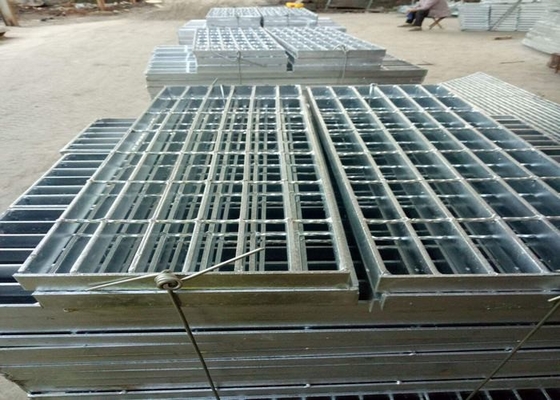 Chiny Stalowe schody schodowe ASTM Q235 SS304, schody ze stali szlachetnej 25 X 3 dostawca