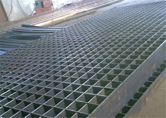 Chiny Ząbkowany typ Podłogi z metalowej kraty Stalowa platforma z kratą Twisted Bar dostawca