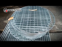 Zębiste podłogi metalowe, stalowe płaszczyzny z kręgami, skręcone pręty