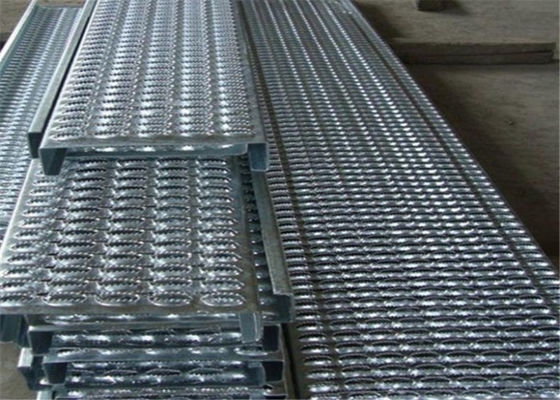 Chiny Schody ze stali ocynkowanej Odporne na odrywanie Drabiny zewnętrzne Q235 Steel dostawca