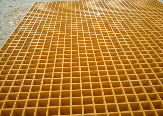Chiny 38MM Square Hole Plastikowa kratka podłogowa Żółty kolor Bezpłatne próbki dostawca