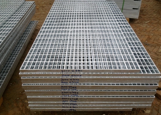 Chiny Sliver Color Platform Kraty stalowe Przemysłowe kratki podłogowe Gładki typ dostawca