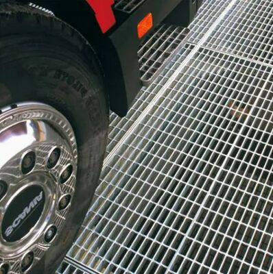 Heavy Duty Galvanized Steel Grating with Q235 / Q345 / SS304 / SS316 Material for Self-Propelled Parking Lot