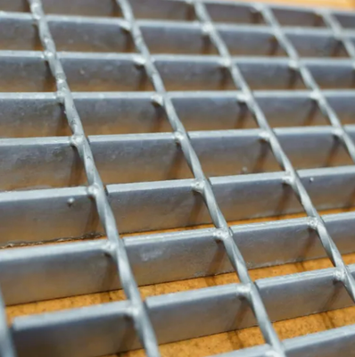 Hot Dip Galvanizing Serrated Plain Bar Carbon Steel Grating for Heavy Load Applications