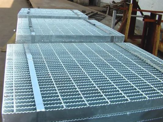 Dostawca krat pomostowych ze stali miękkiej 25X5mm ocynkowanej, standard 6,0 metra