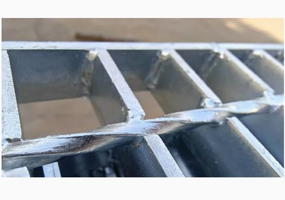 Hot DIP Galwanizowane pasówka Ząbki metalowe pasy metalowe Stal nierdzewna Bar spawania Platformy Stalowe kratki