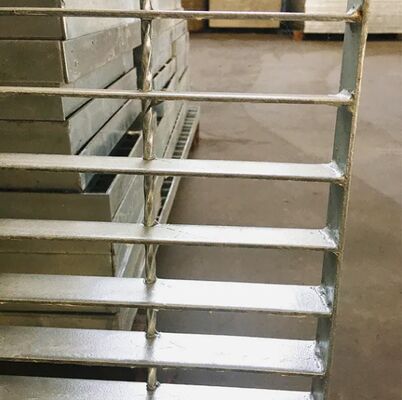 Niestandardowe 32X5mm Hot DIP Galvanized Steel Grating do użytku zewnętrznego