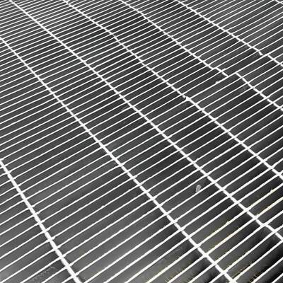 Galwanizowane żelazne żelazne kratki stalowe dla bezpiecznych i dostosowywalnych chodników platform