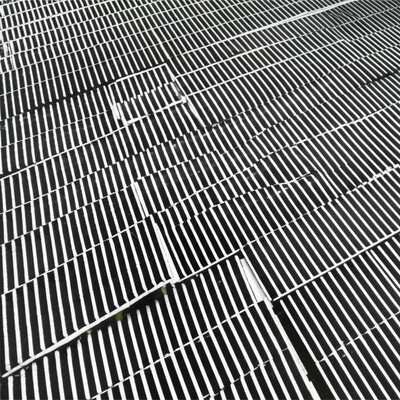 Ocynkowana ogniowo krata stalowa z ząbkowaniem, rozstaw 30 mm, do krat pomostowych o dużym obciążeniu