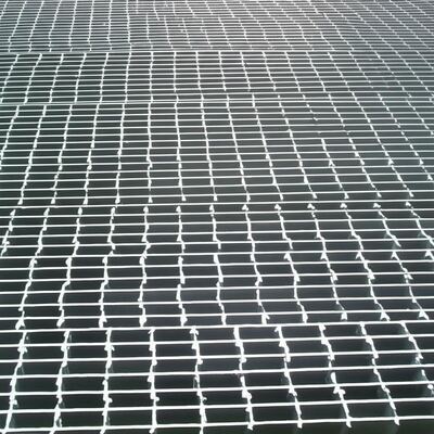 Gorąco połączone galwanizowane stalowe kratki schodowe z antypoślizgową powierzchnią i dostosowanymi rozmiarami do budowy