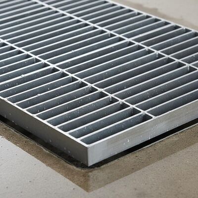 Galvanized Stainless Steel Grating with 38/50/76/100mm Cross Bar Pitch for Optimal Drainage