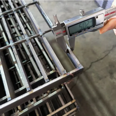 Hot Dip Galvanized Heavy Duty Steel Grating with Serrated Bar for Industrial Platforms and Trench Covers