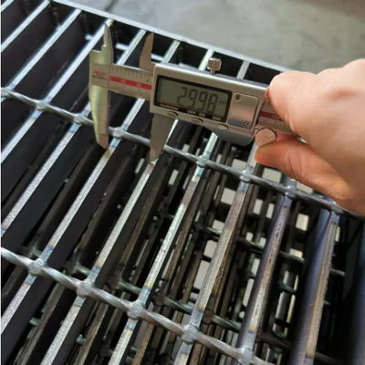 Heavy Duty Hot Dip Galvanized Steel Bar Grating with Serrated Surface for Industrial Platforms