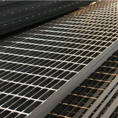 Heavy Duty Hot Dip Galvanized Steel Bar Grating with Serrated Surface for Industrial Platforms