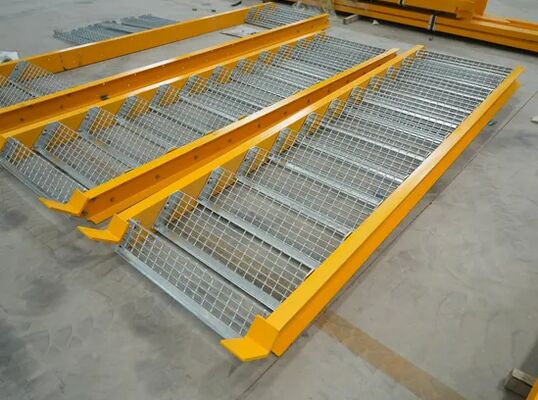 Hot-Dip Galvanized Steel Grating Stair Tread with Serrated Bar Grating for High Strength and Safety