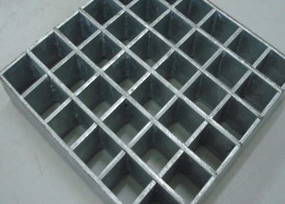 Stalowe ruszty ze stali miękkiej Stal kratownicy 75 mm x 6 mm Metalowe kratki odpływowe Stalowe kraty pomostowe